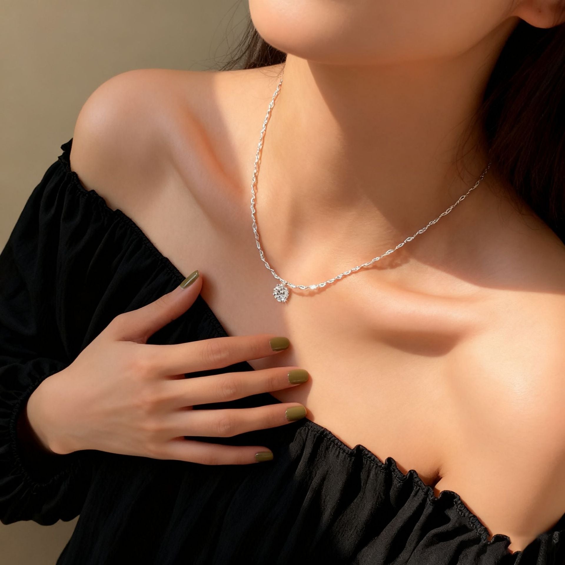 European Fashion Style Stainless Steel Water Wave Chain Diamond Necklace for Women